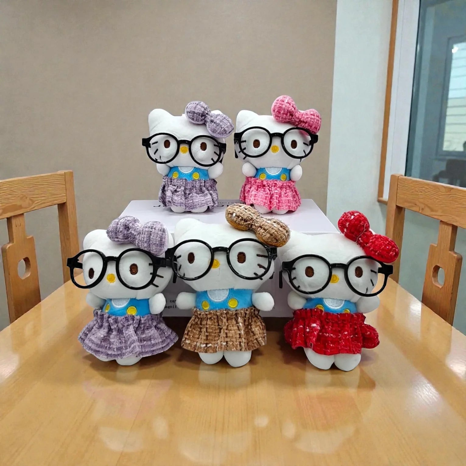 Hello kitty glasses plushie keychain